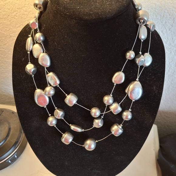Jewelry - Elegant Silver Beaded Necklace